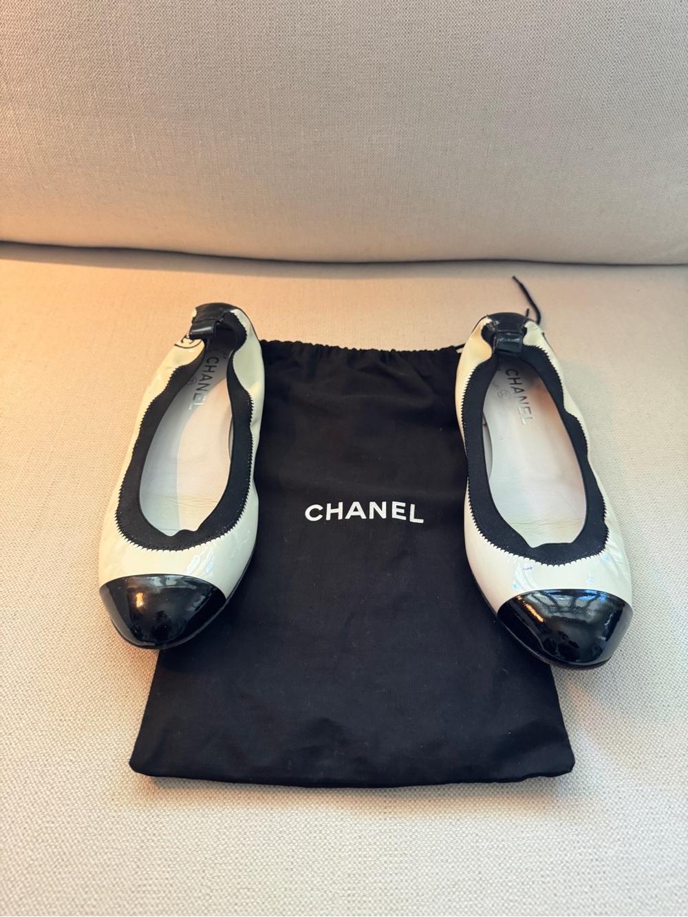 CHANEL Monochrome Patent Leather Elastic Cap Toe Ballet Flats, EU 42 - Picture 10 of 11